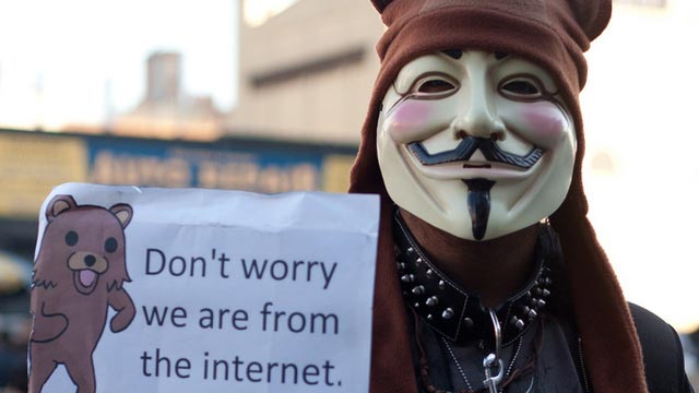 Anonymous smaschera i pedofili su Twitter