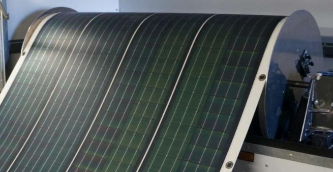 Ecco il primo pannello solare arrotolabile
