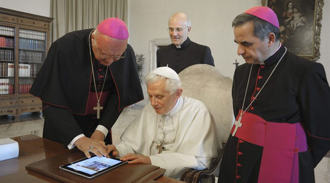 @pontifex: il Papa  su Twitter
