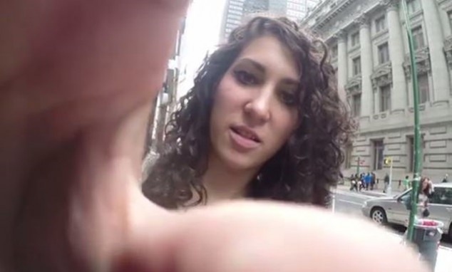 Video: passeggiata per le strade di New York, molestata 108 volte in 10 ore